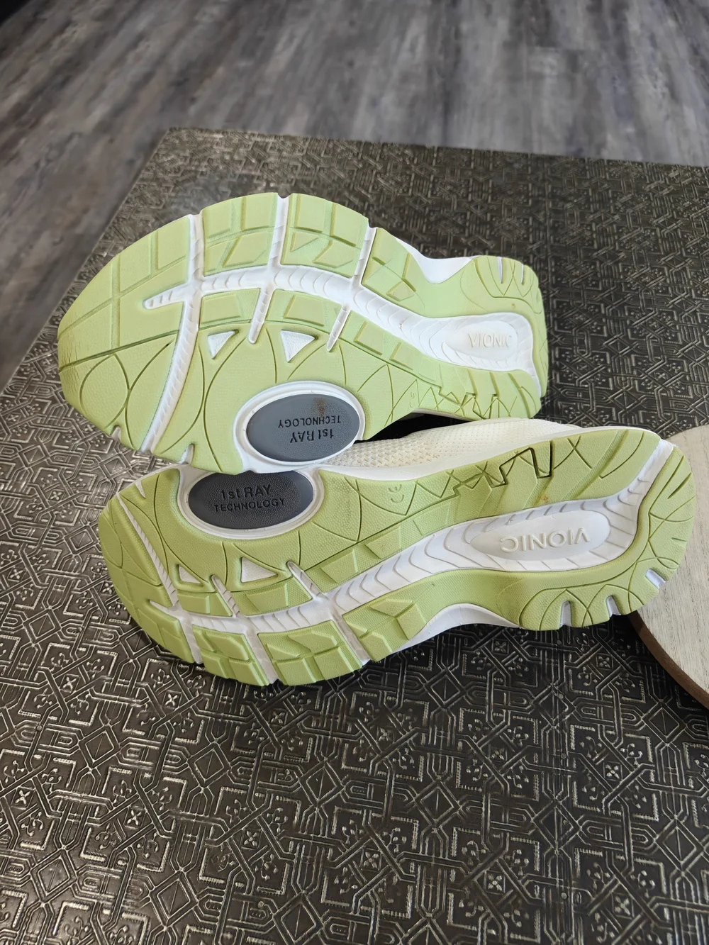 Vionic Endure Athletic Shoes In Marshmallow Color Size 9.5